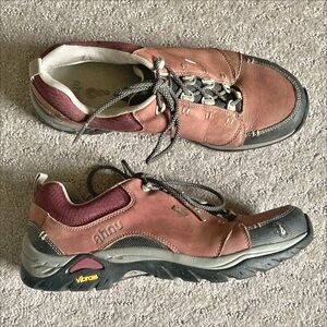 AHNU Montara II burgundy hiking shoes, Sz 8.5.